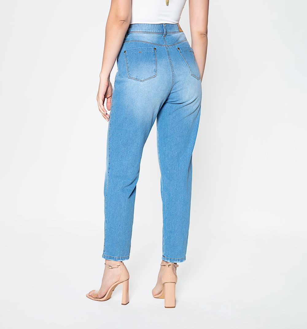 Pantalon para dama estilo boyfriend con destroyer