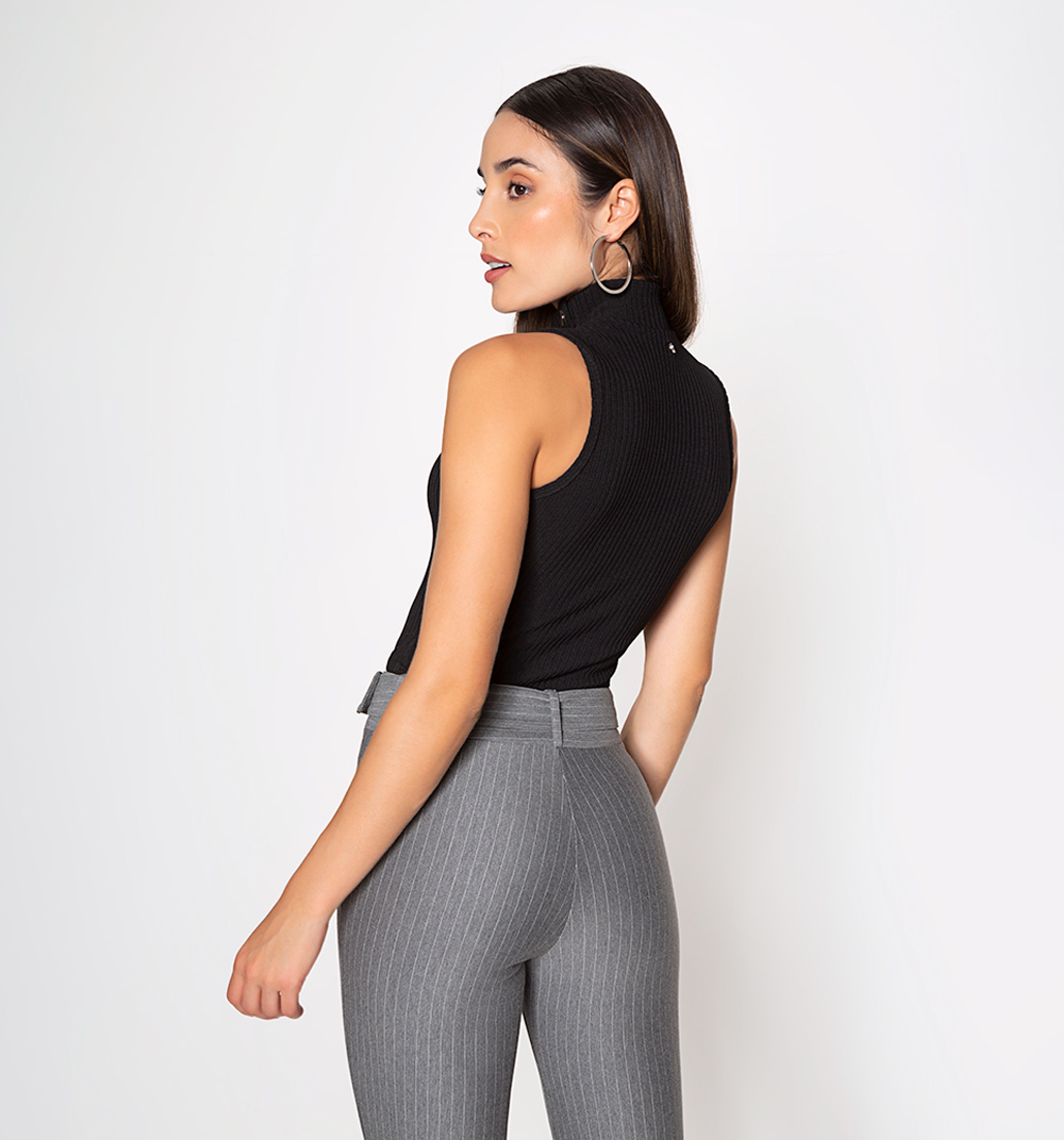 Miniatura 8 de Blusa manga larga cuello alto corte con negro