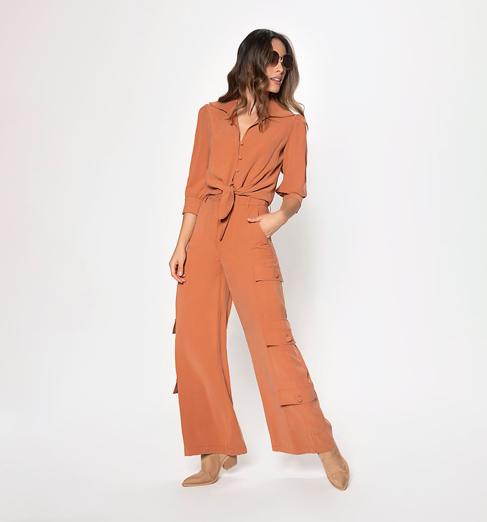 Pantalon tipo cargo con brochess - Studio F