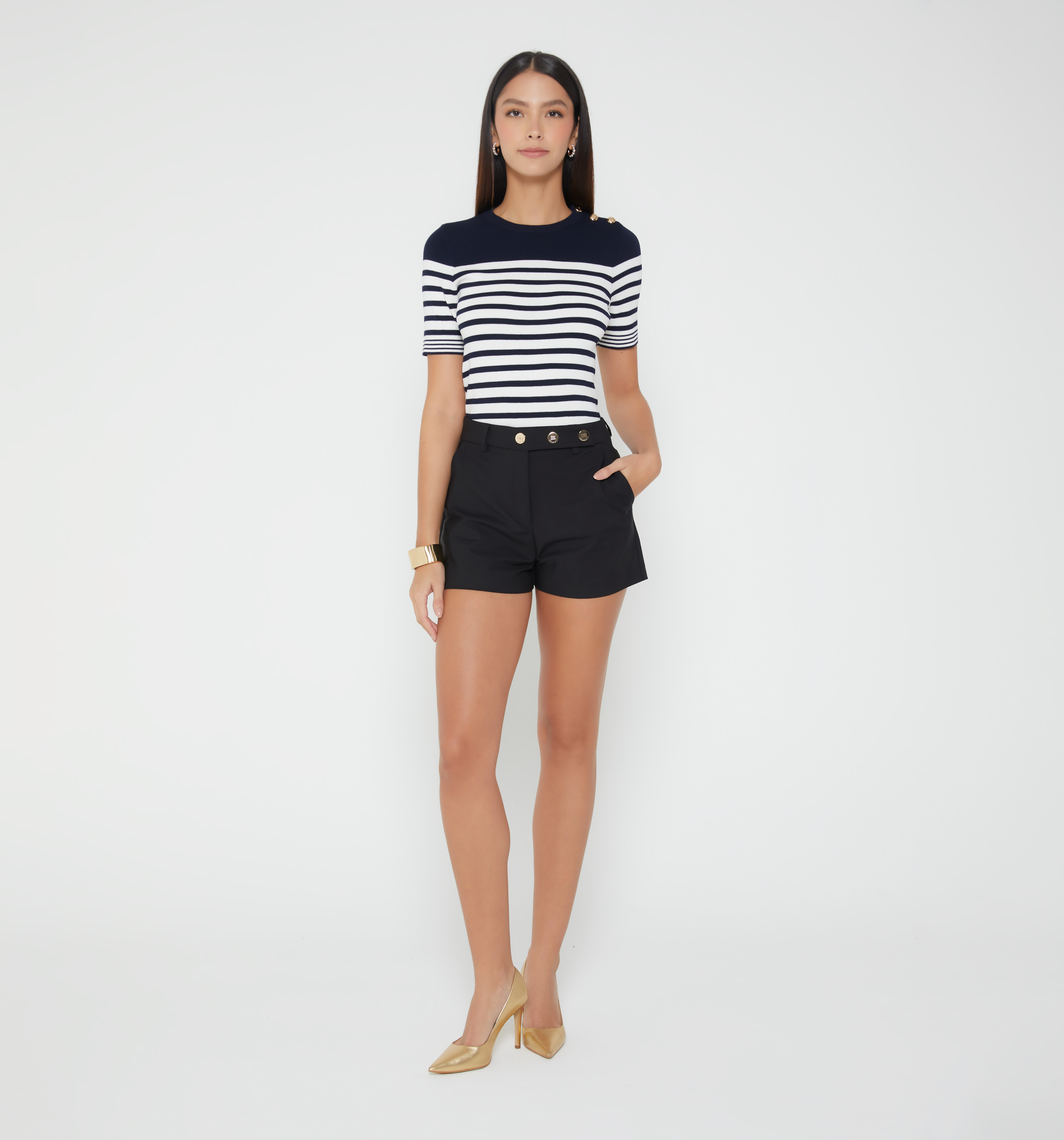 Short tiro alto y pretina con broches